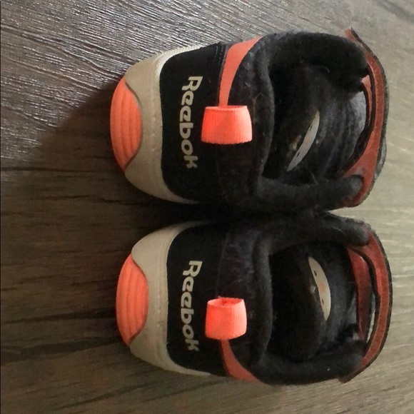 Girls Reebok sneaker - Picture 3 of 4